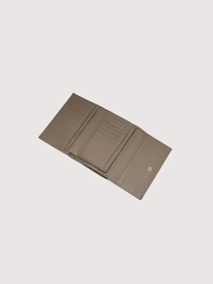 Metallic Medium