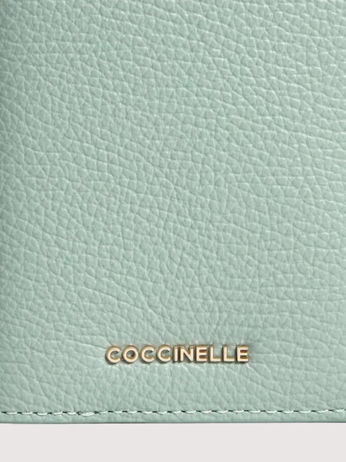 Metallic Medium